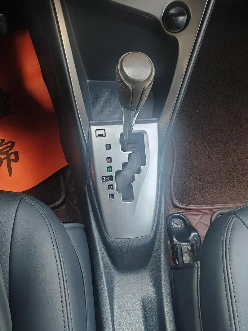 Toyota Yaris L — фото 11