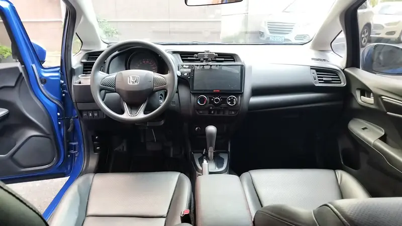 Honda Fit — фото 7