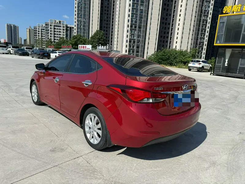 Hyundai Elantra — фото 4