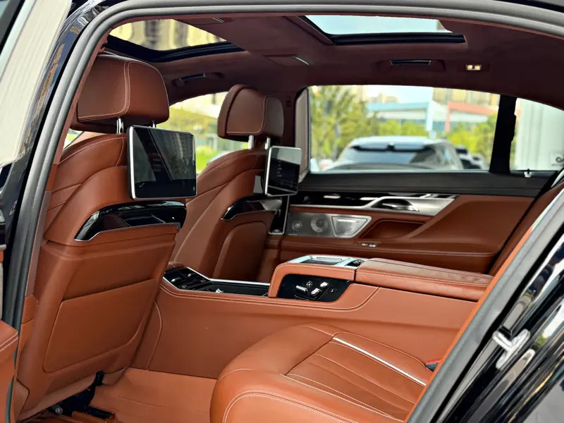BMW 7 Series 740Li xDrive премиум — фото 12