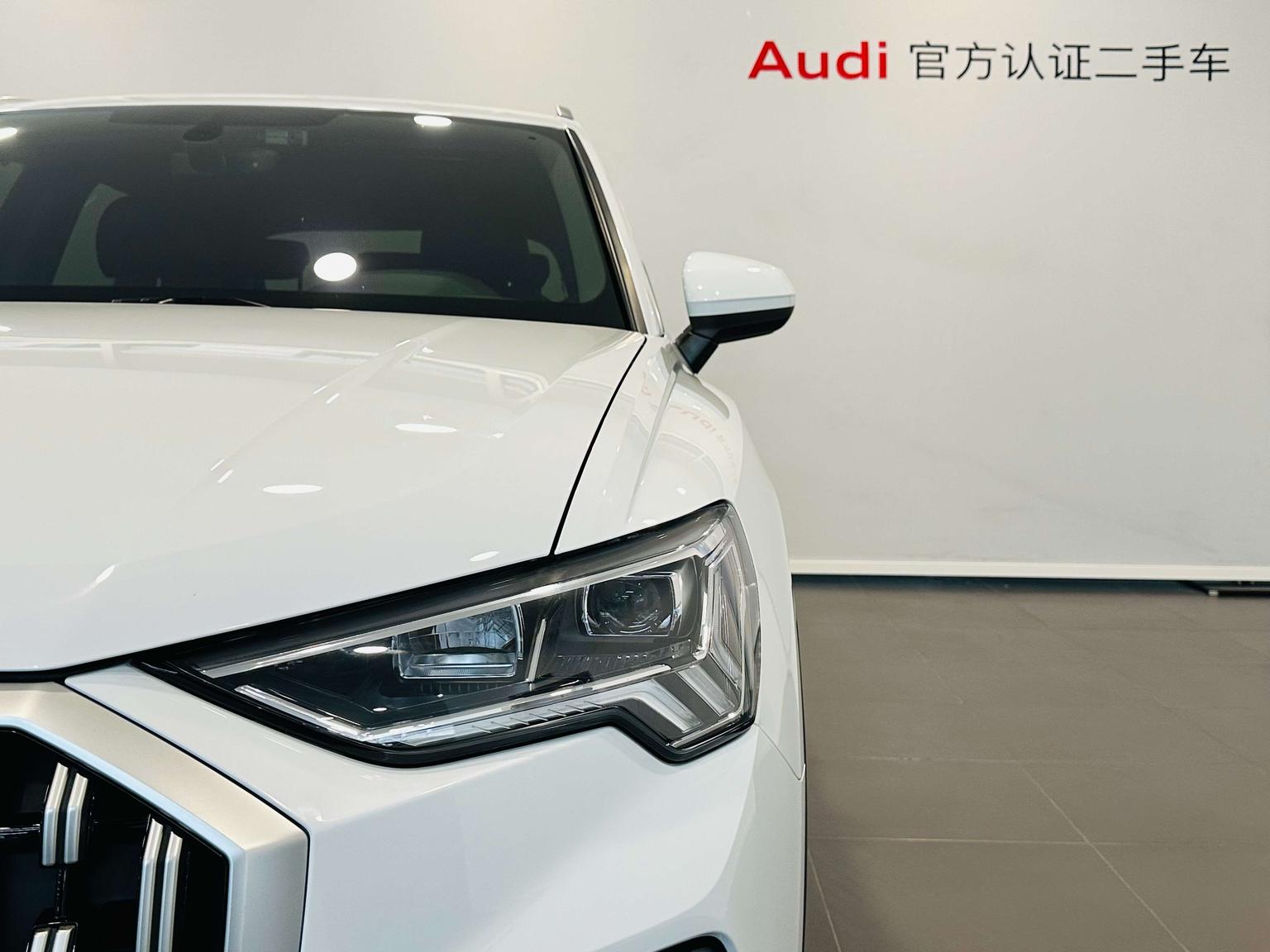 Audi Q3: фотография 14 из 16