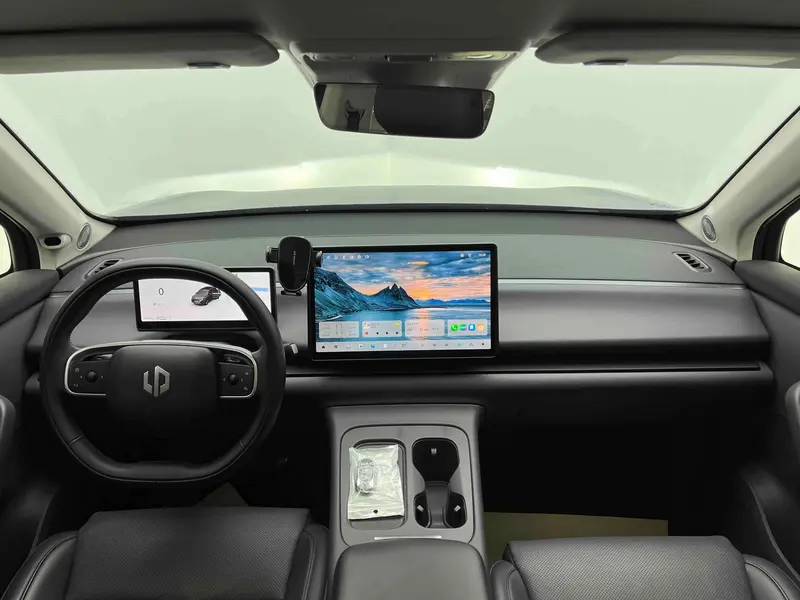 Leapmotor C 16 520 Premium Plus — фото 10