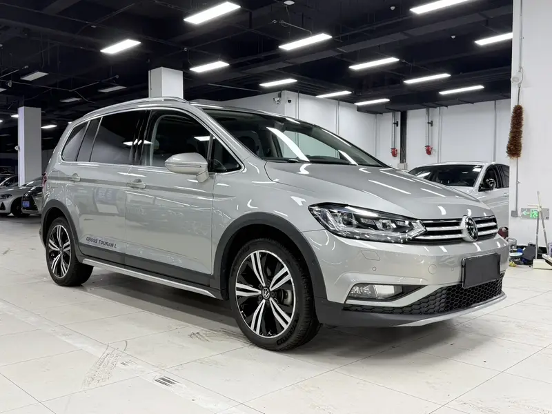 Volkswagen Touran L — фото 3