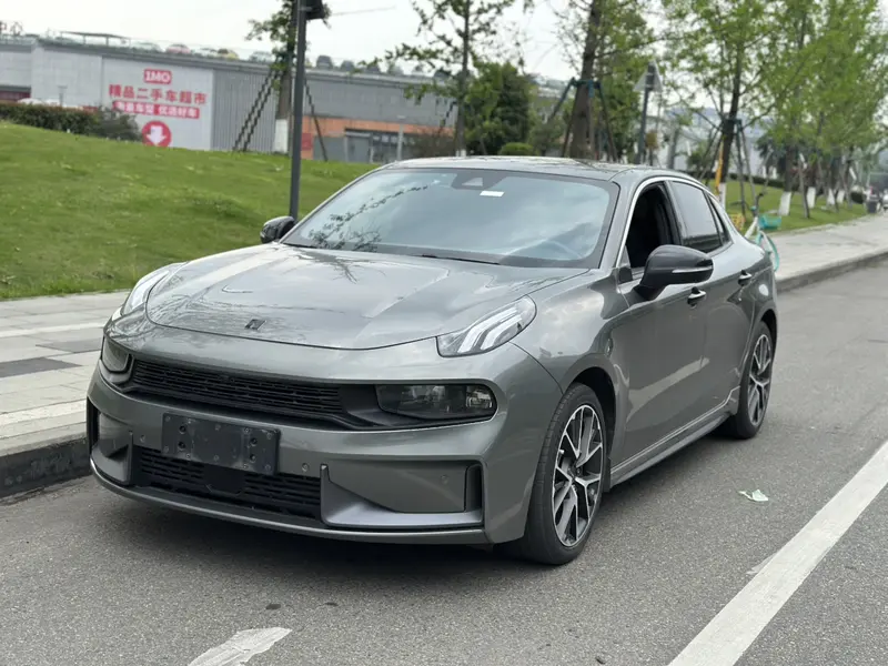 Lynk&Co 03