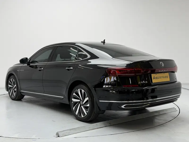 Volkswagen Passat — фото 5