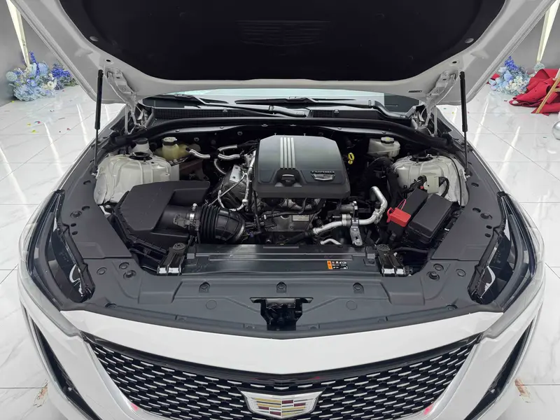 Cadillac CT5 — фото 8