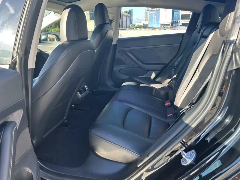 Tesla Model 3 — фото 11
