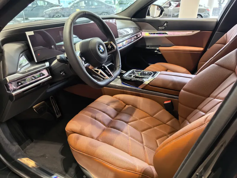 BMW 7 Series — фото 11