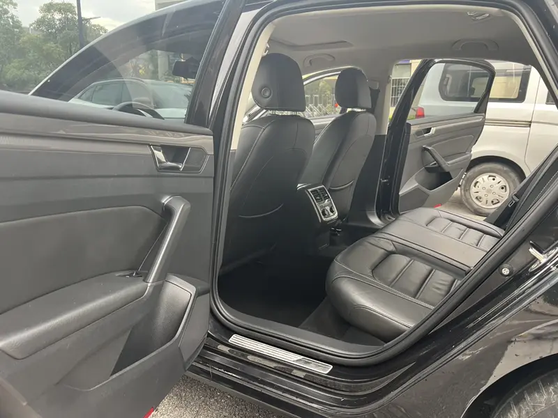 Volkswagen Passat — фото 11