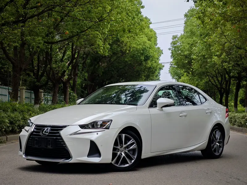 Lexus IS — фото 1