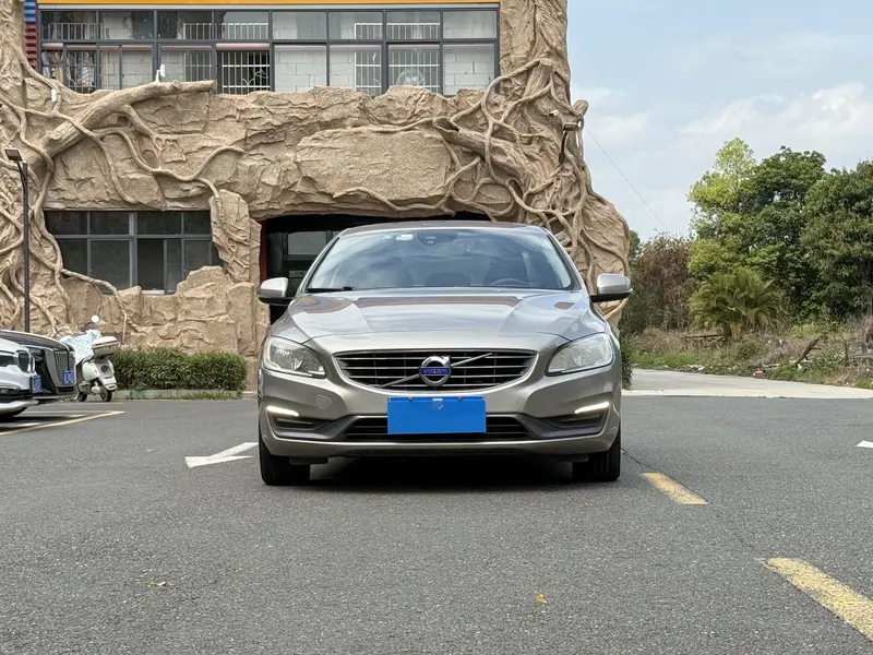 Volvo S60 — фото 2