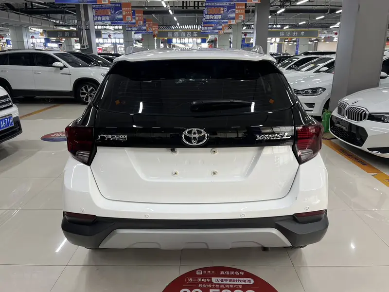 Toyota Yaris L — фото 5