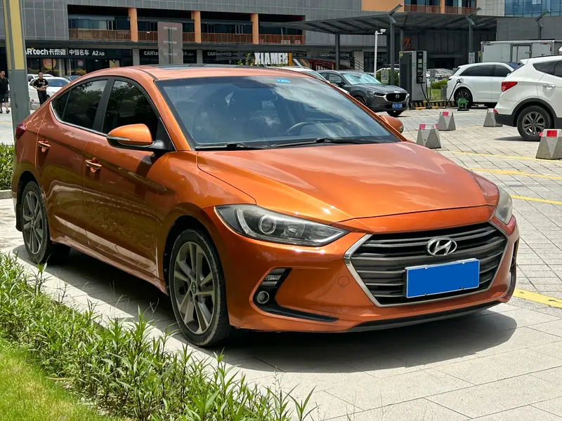 Hyundai Elantra — фото 3