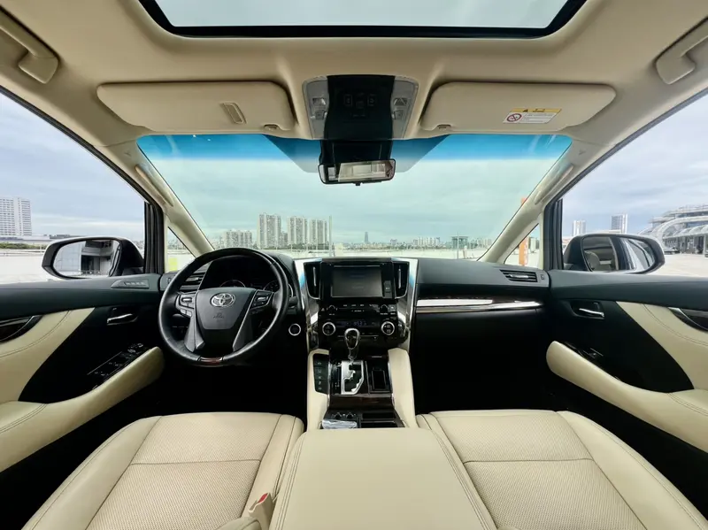 Toyota Alphard — фото 7
