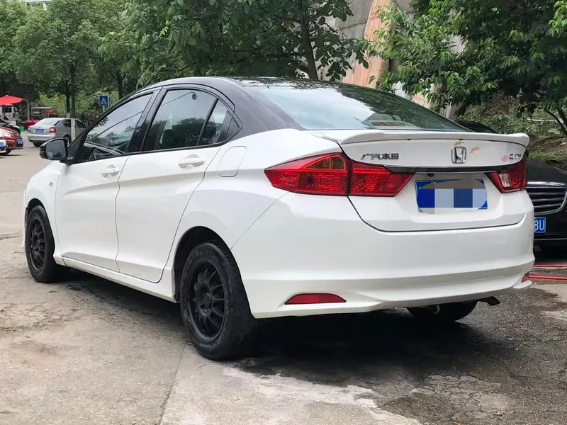 Honda 1.5 L MT — фото 4