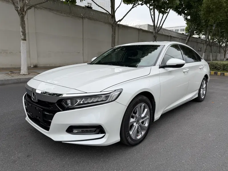 Honda Accord — фото 1