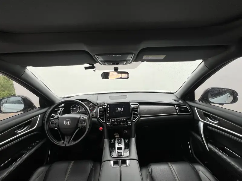 Honda UR-V 370 TURBO 2 WD — фото 9