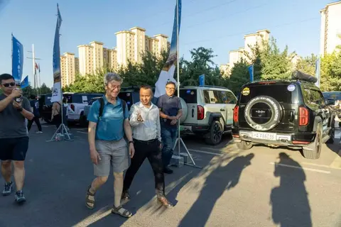 开方程豹驰骋新疆丝路,国际金融学术嘉宾与豹友共赴山海热爱