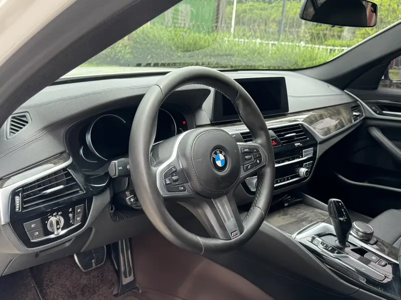BMW 5 Series — фото 10