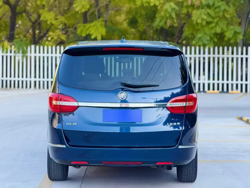 Buick GL 8 2.4 L Premium Plus — фото 5