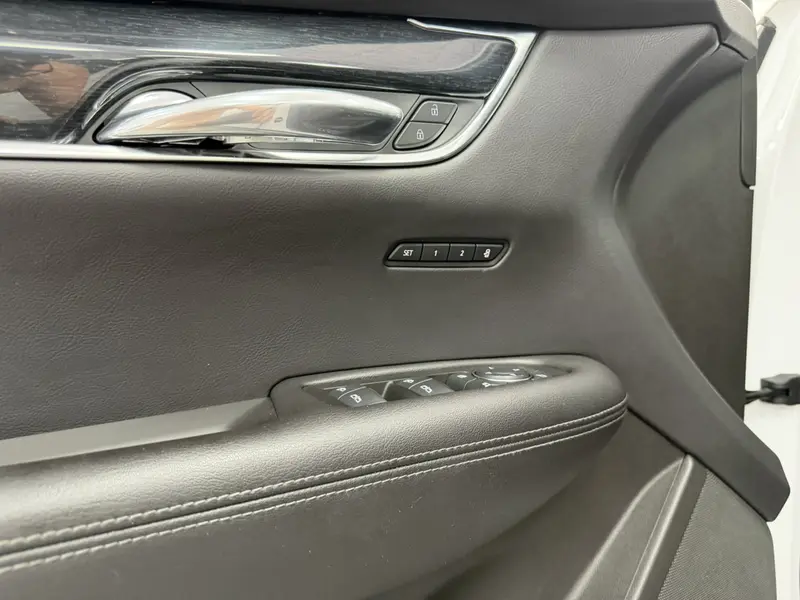 Cadillac XT 5 2.0 T 2 WD Luxury — фото 13
