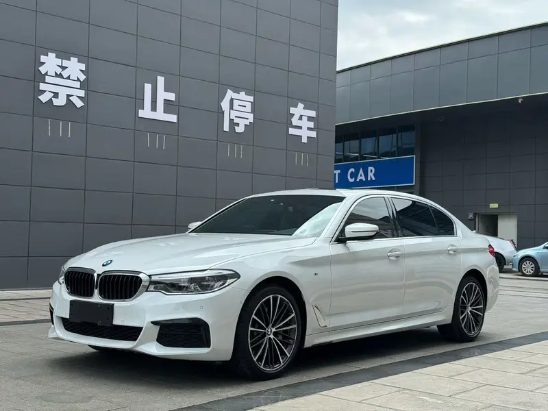 BMW 5 Series — фото 1