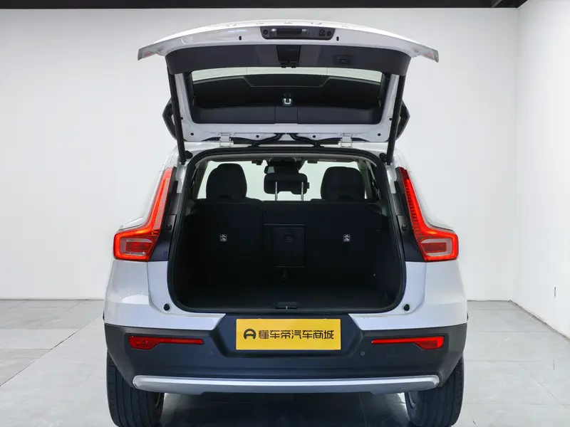 Volvo XC40 — фото 20