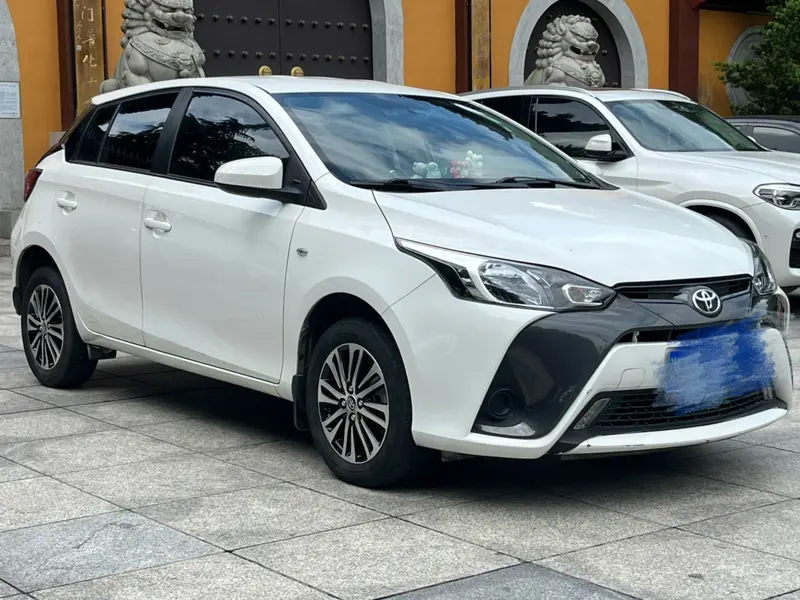 Toyota Yaris L — фото 3