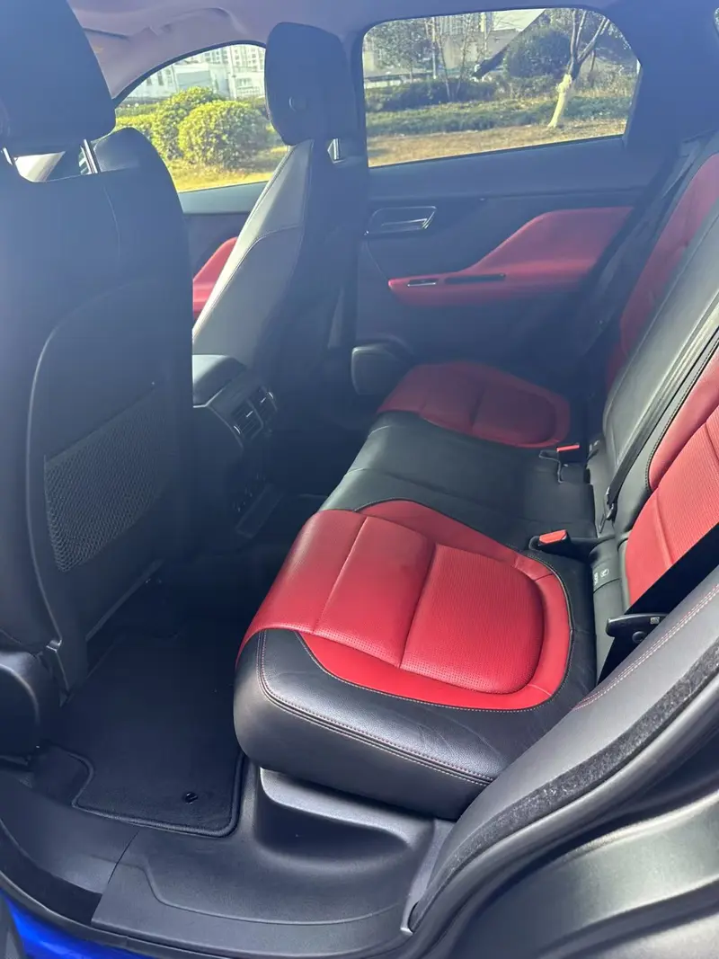 Jaguar F-PACE 2.0 T 4 WD R-Sport — фото 7