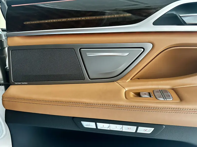 BMW 7 Series — фото 10