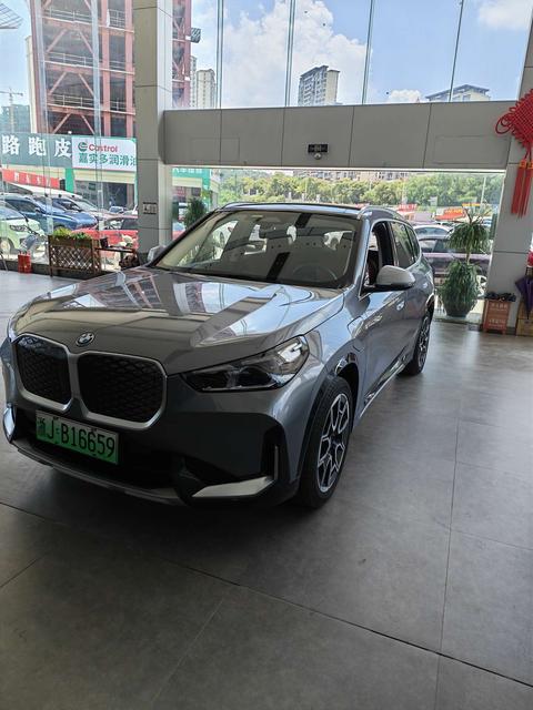 BMW iX1