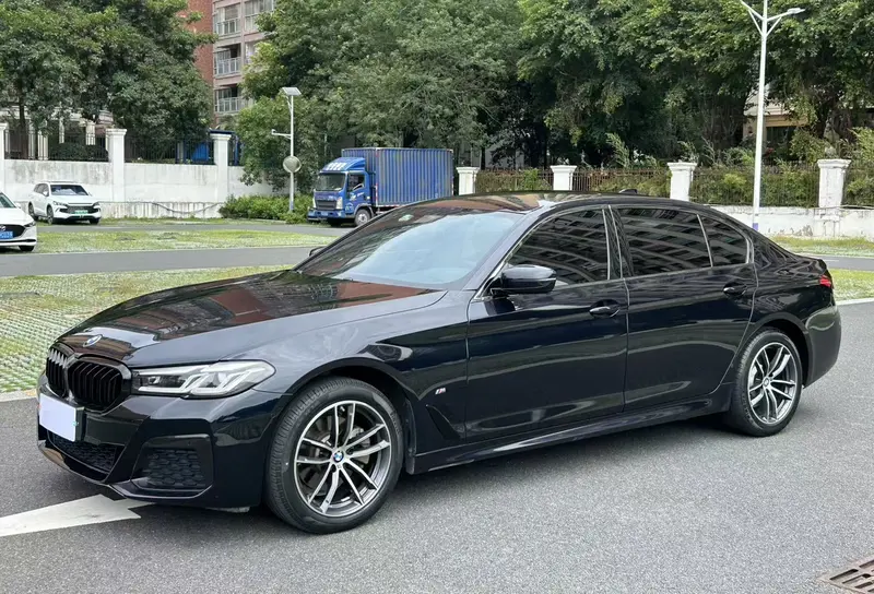 BMW 5 Series — фото 1