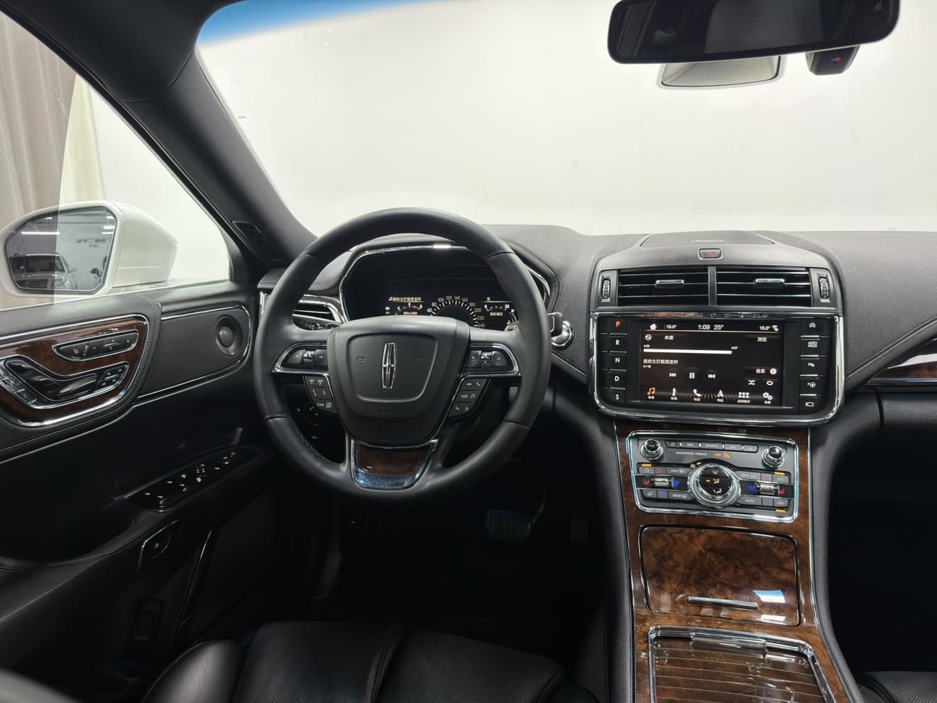 Lincoln Continental: фотография 14 из 27