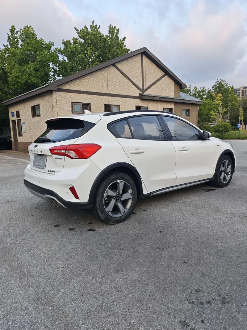 Ford Focus Active — фото 7