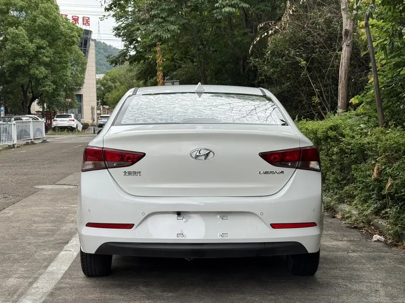 Hyundai Verna — фото 5