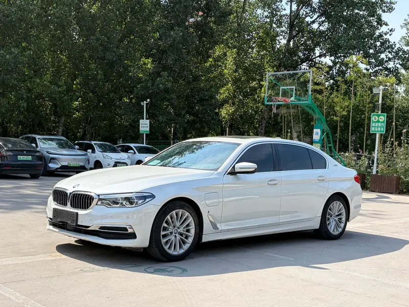 BMW 5 Series — фото 1
