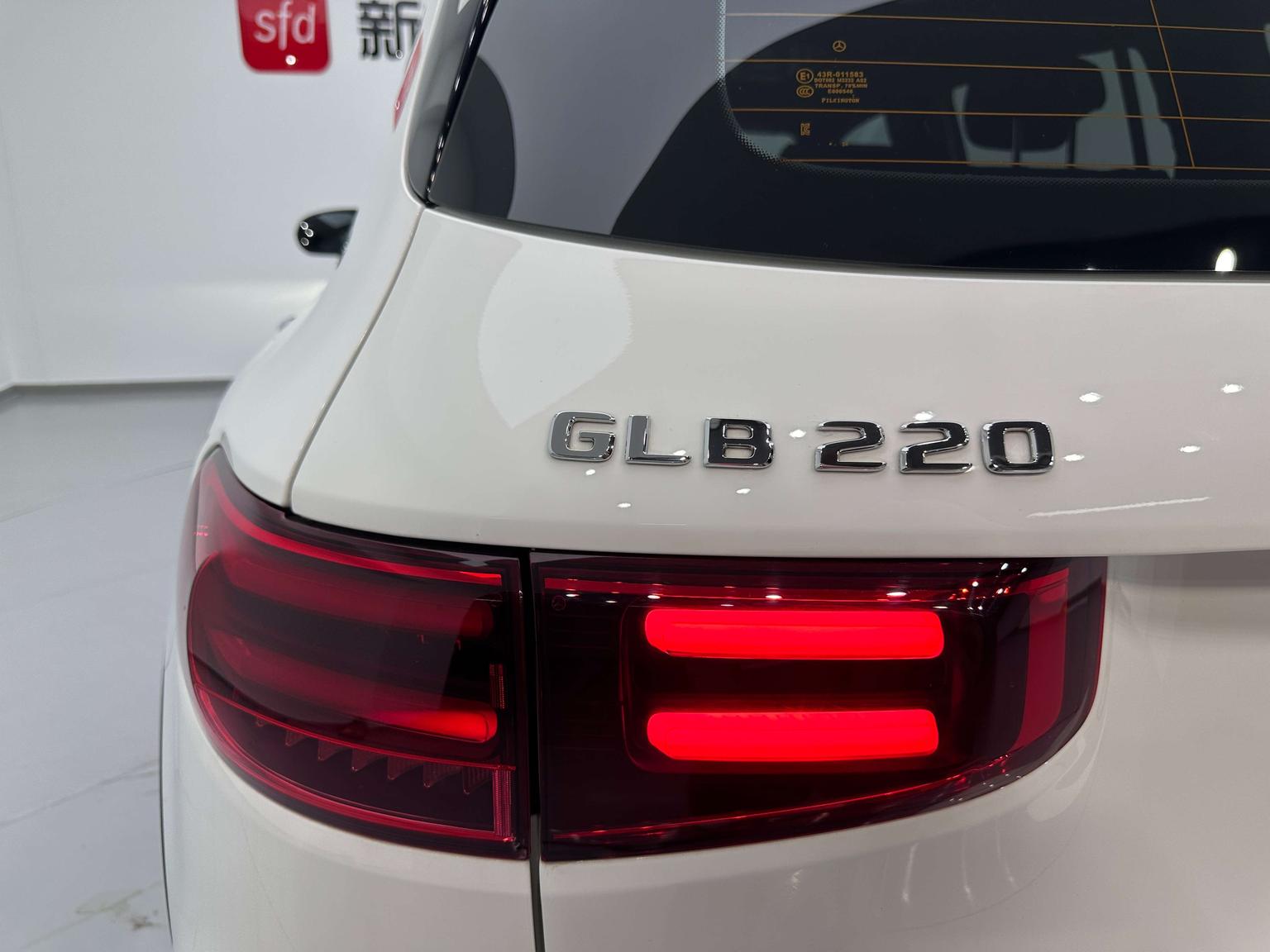 Mercedes-Benz GLB: фотография 31 из 33