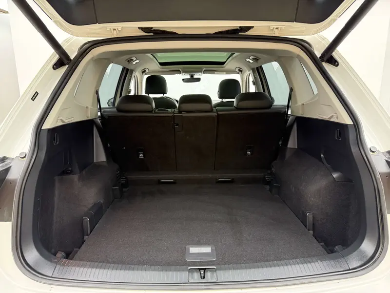 Volkswagen Tiguan L — фото 11