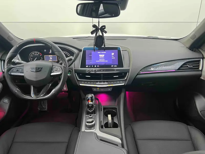Cadillac CT5 — фото 11
