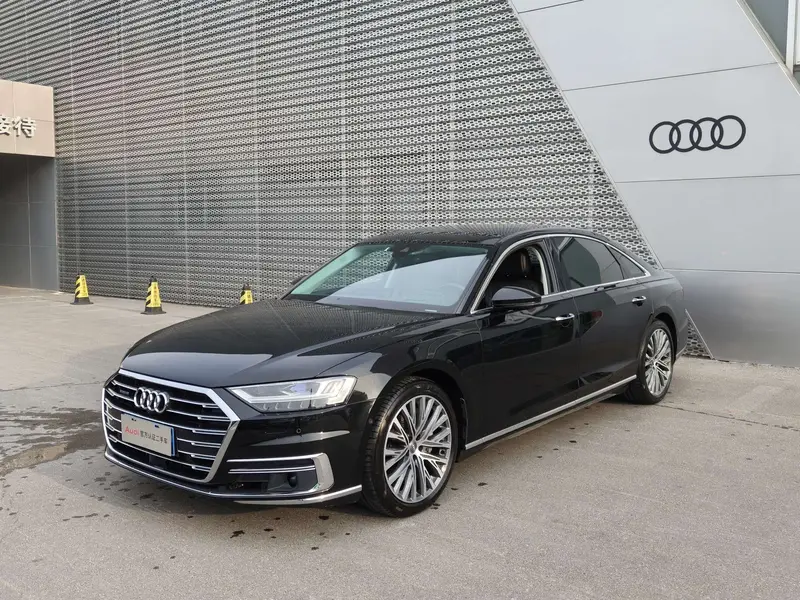 Audi A8 — фото 1