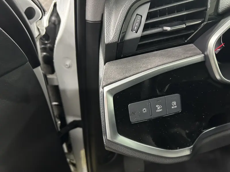 Audi Q 3 35 TFSI — фото 11
