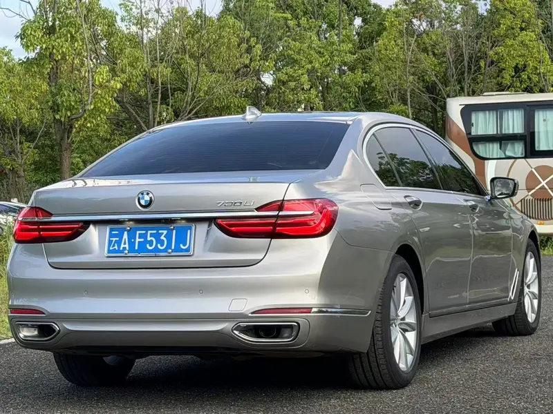 BMW 7 Series — фото 6