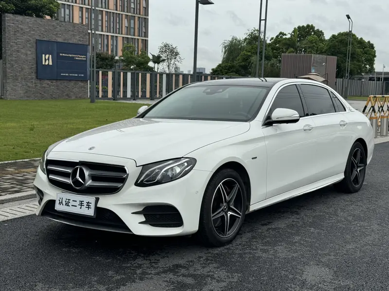 Mercedes-Benz E-Class — фото 1