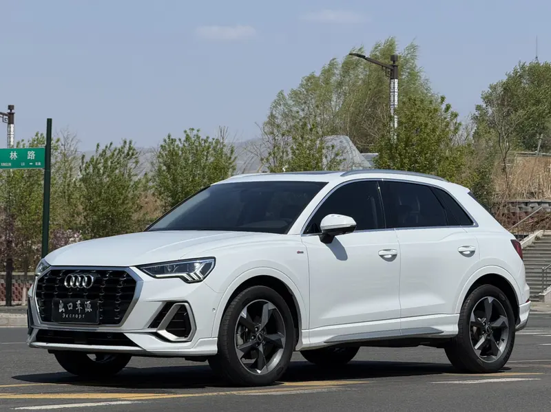 Audi Q3 — фото 1