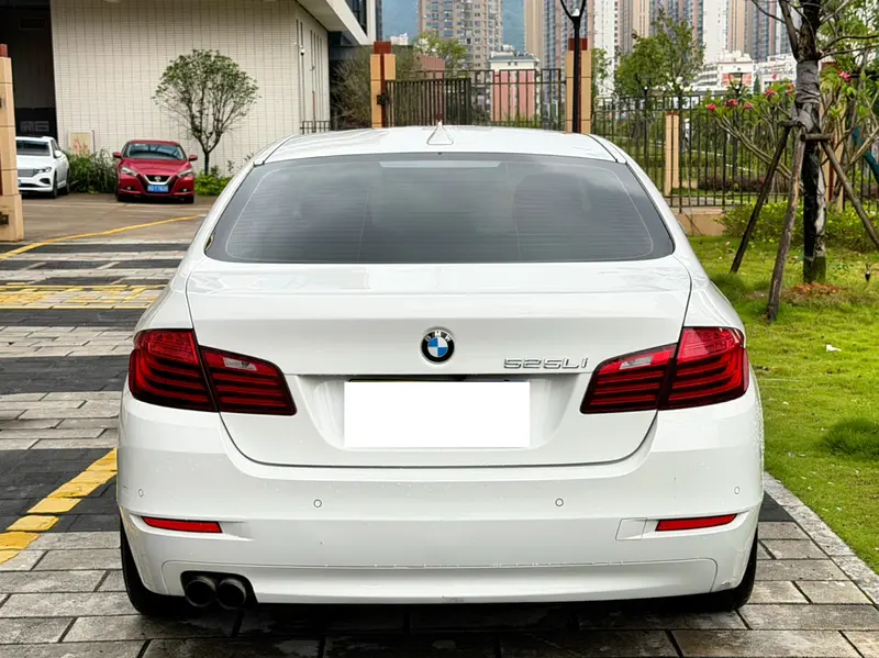 BMW 5 Series — фото 6