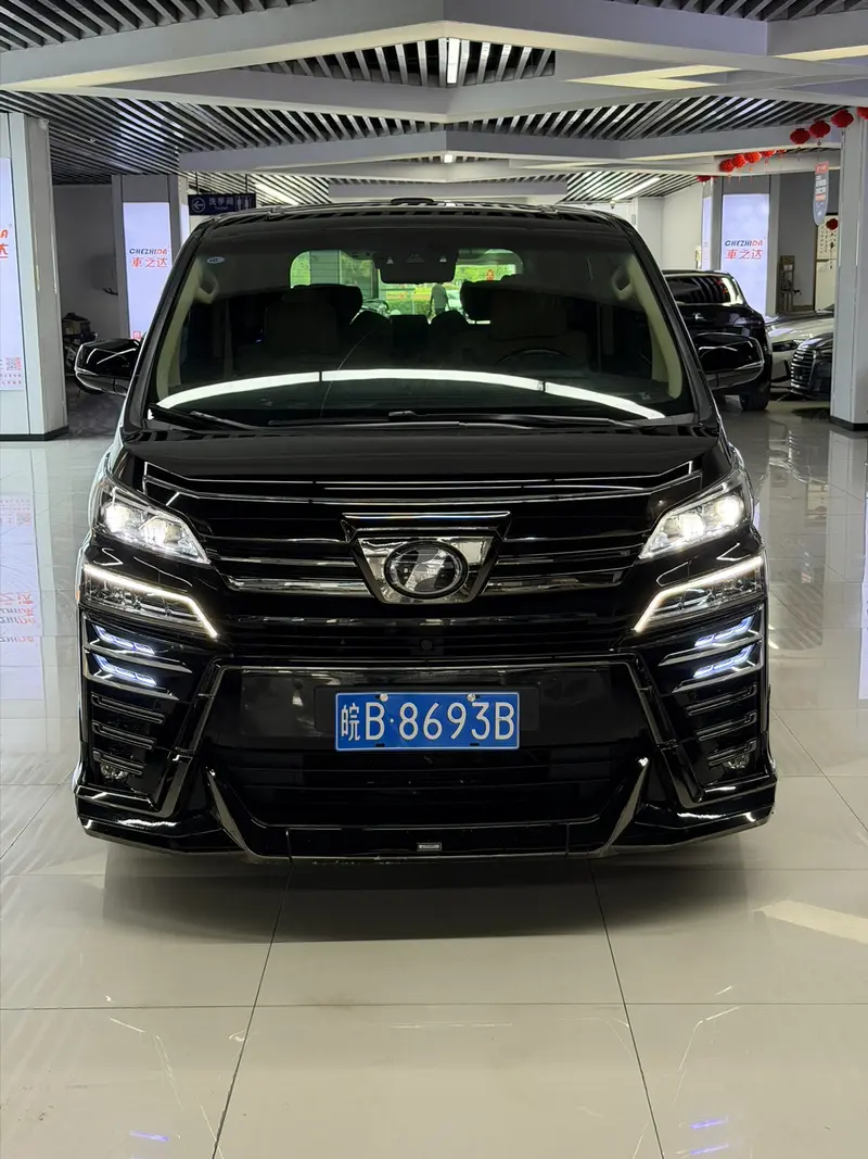 Toyota Vellfire — фото 2