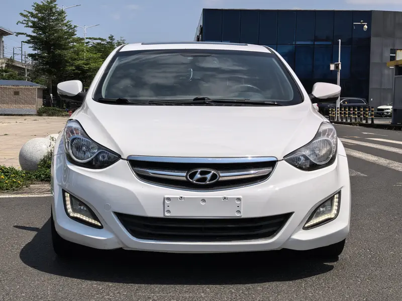 Hyundai Elantra — фото 2