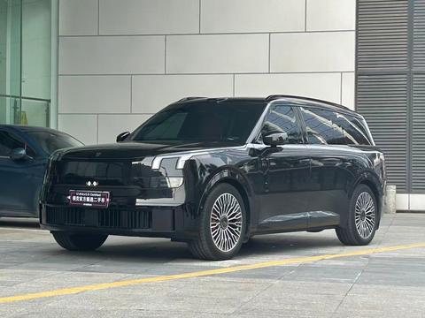 Lynk & Co 900