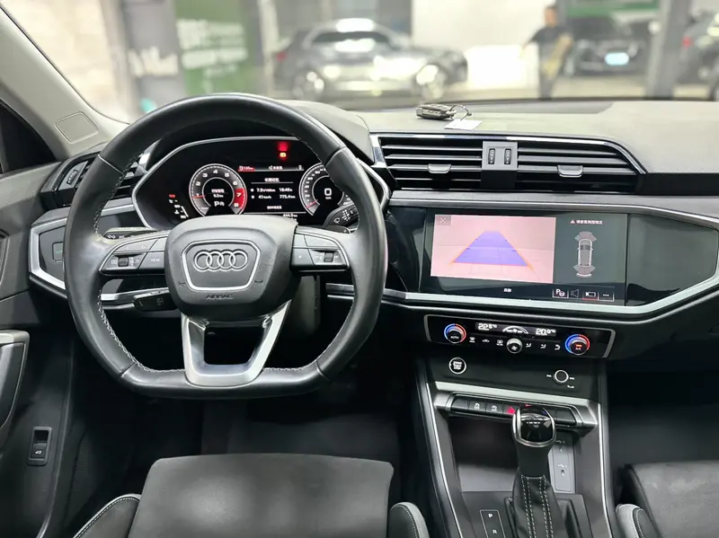 Audi Q3 — фото 10