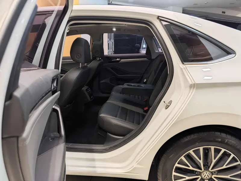 Volkswagen Sagitar 280 TSI DSG — фото 19